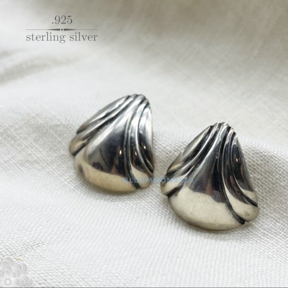 VINTAGE Ca 1970 Sterling Silver Art Deco Shell Post Earrings